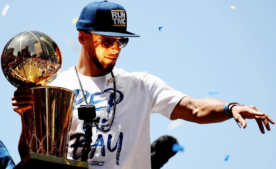 并帮助球队 并帮助球队